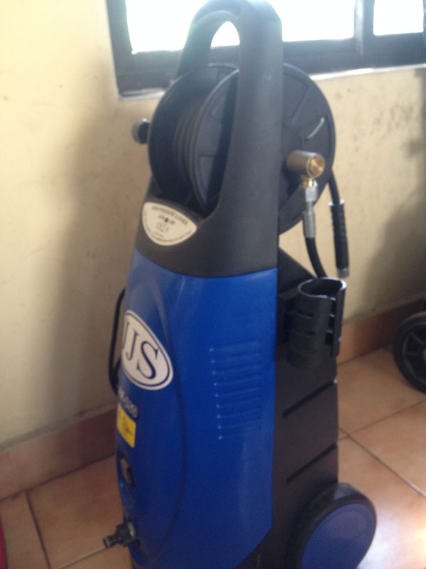 water tank cleaning