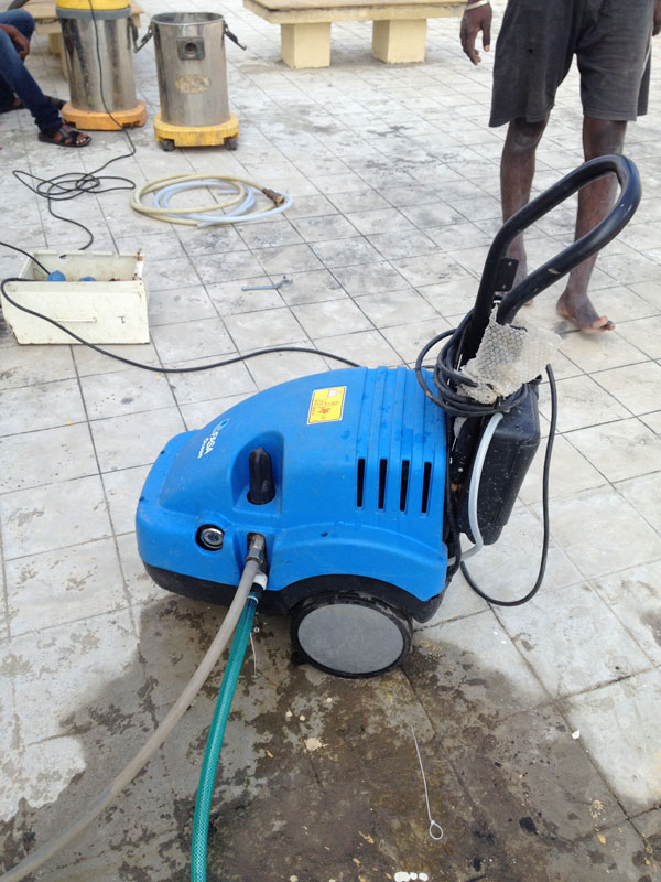 water tank cleaning